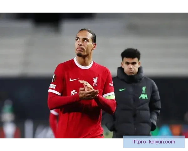 范戴克荣膺英超最佳后卫，领导利物浦防线表现亮眼